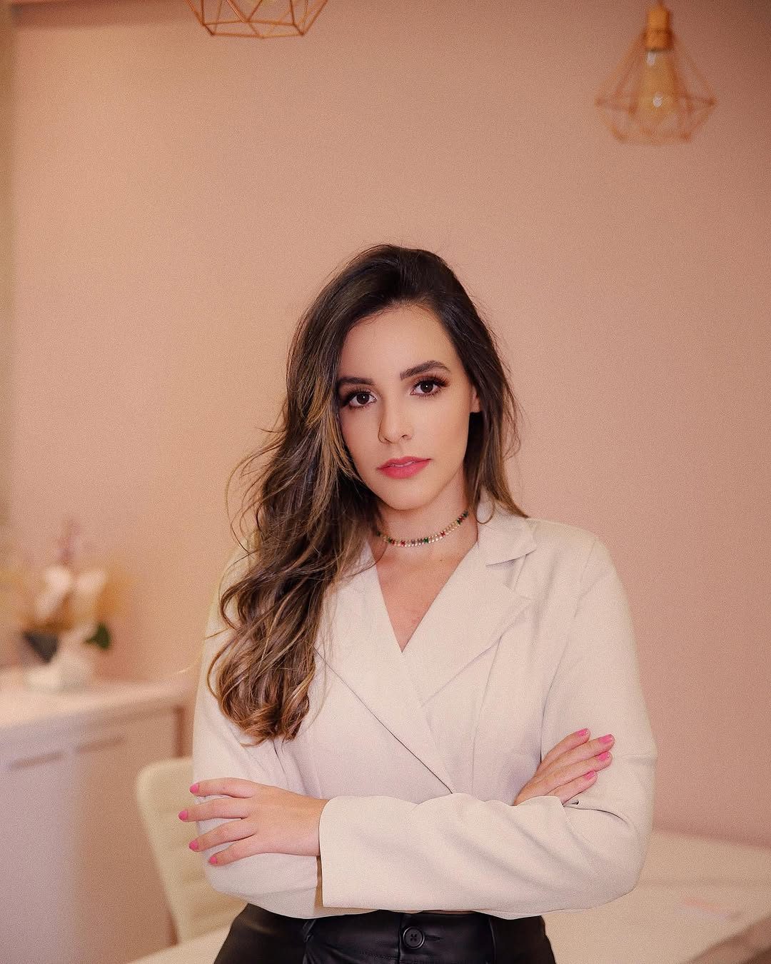 Tainá Bolzani no studio